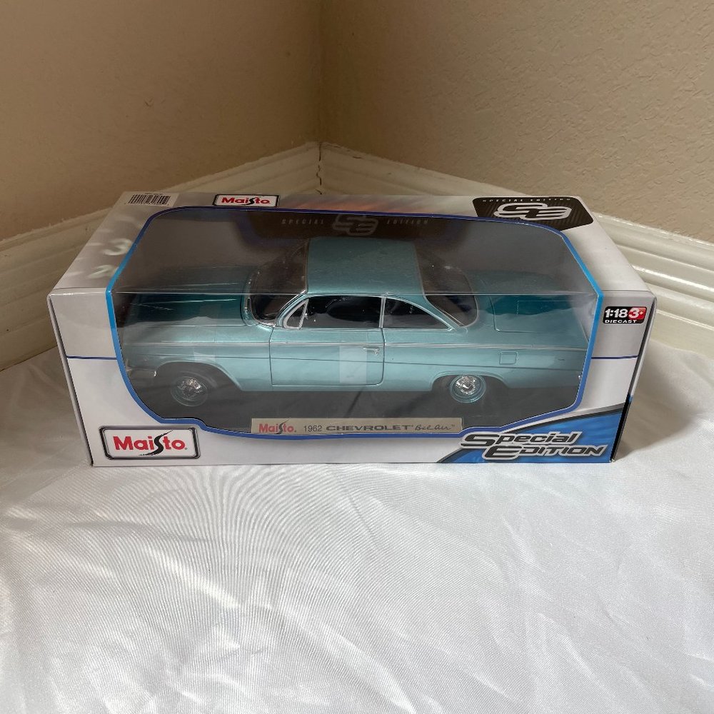 Maisto 1962 Chevy Bel Air Special Edition 1:18 Scale Diecast Model Car Turqu